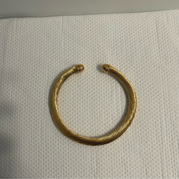 Vintage style gold tone wire cuff choker necklace. - Picture 3 of 5